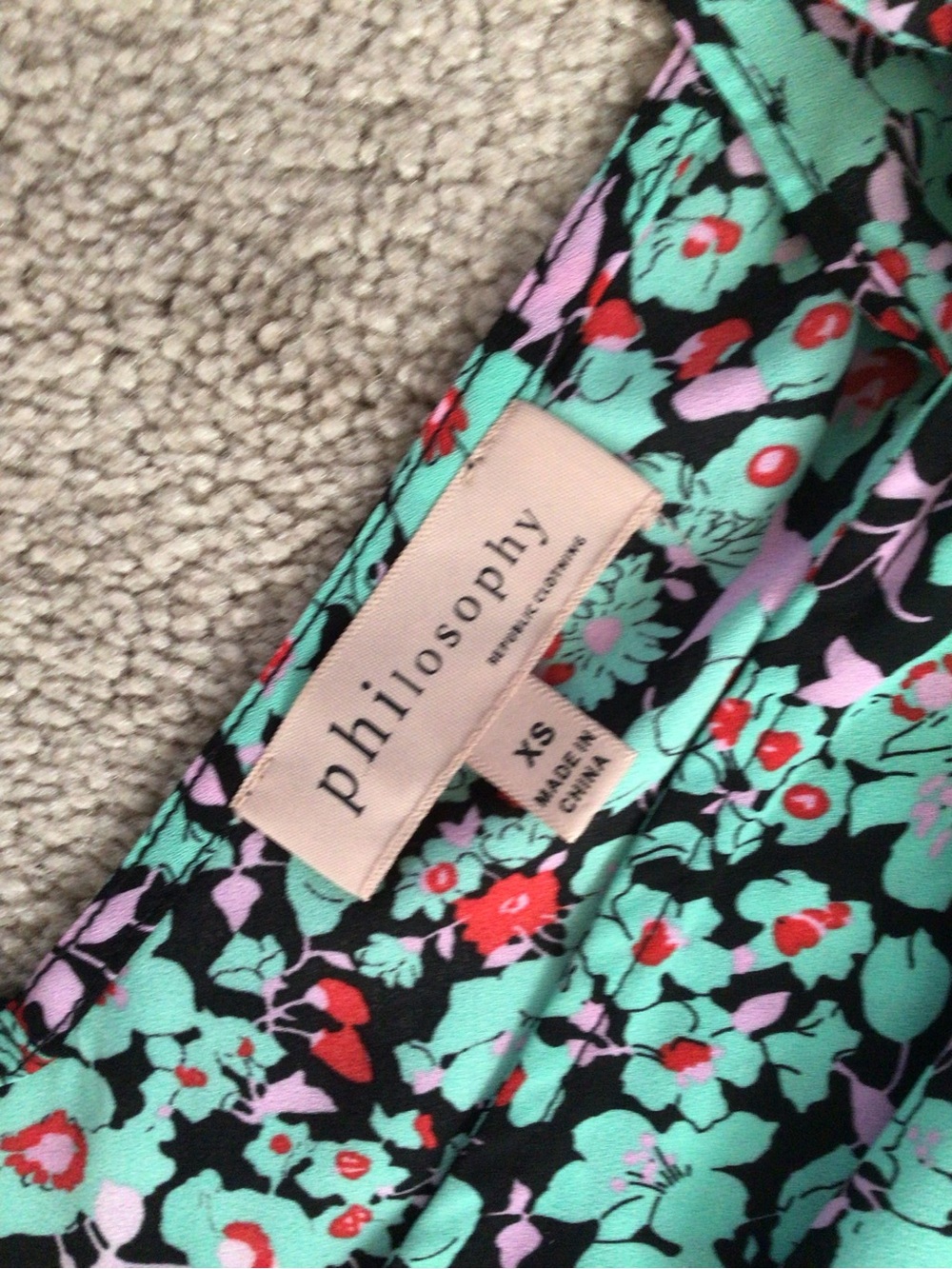 BUNDLE OF “6” TOPS- FLORALS,PAISLEY, CHECKED— SIZE XSM - Picture 6 of 14